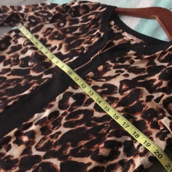 Gibson Lattner Animal/Cheetah Print 1/4 Font Zip Pullover Top - Picture 9 of 9